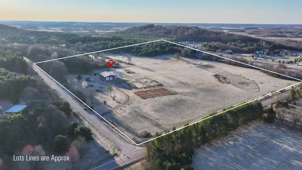 $949,900 | E2985 Bunker Road, Waupaca, WI 54981