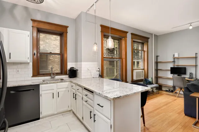 $195,000 | 635 Grand Avenue, Unit 4, St. Paul, MN 55105