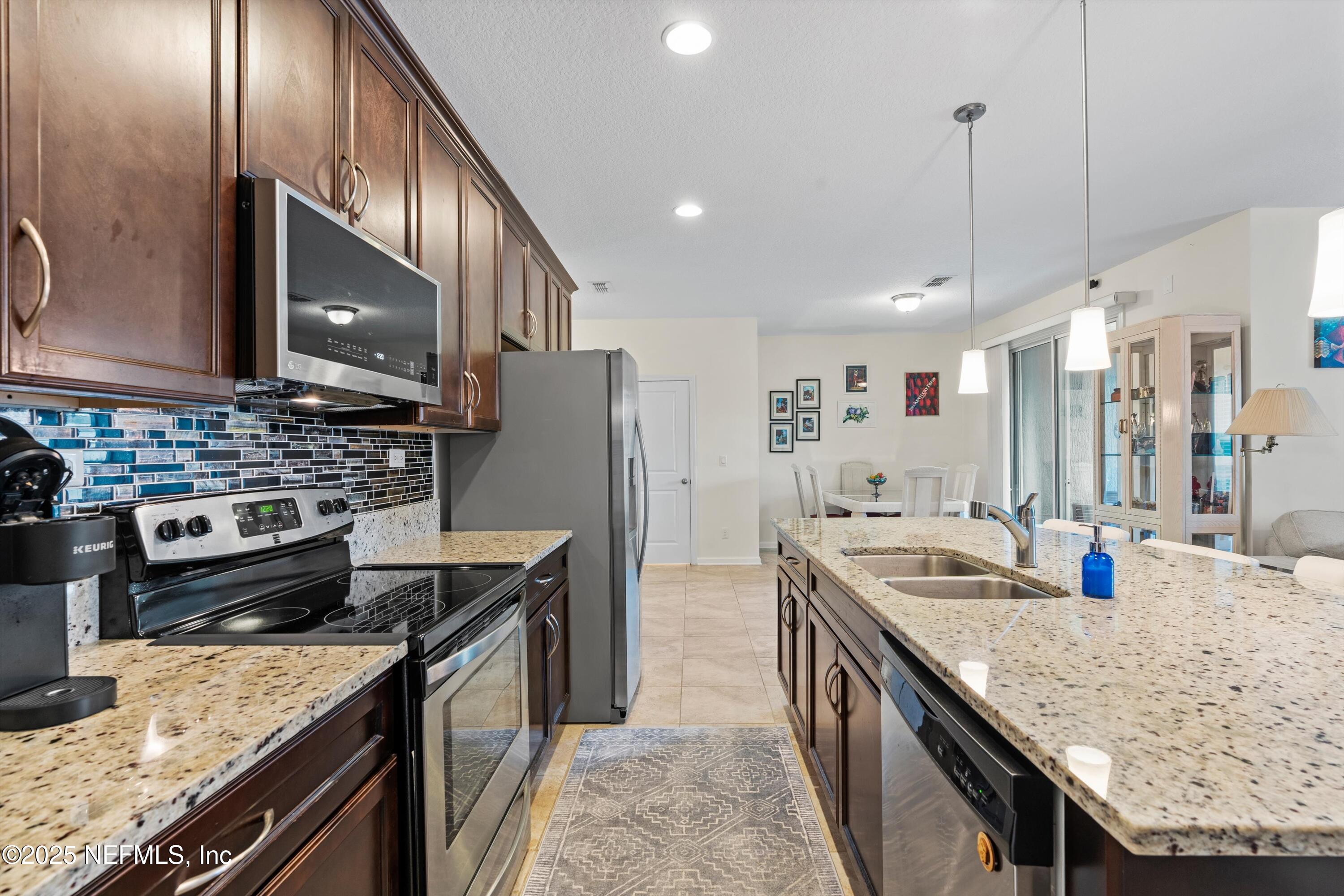 3267 Chestnut Ridge Way Orange Park, FL 32065 - Photo 5 of 43 Kitchen with Granite Countertops