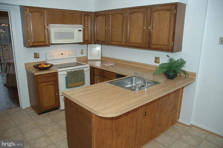 9014 Fox Grape Lane Springfield, VA 22152 - Photo 4 of 13 Kitchen