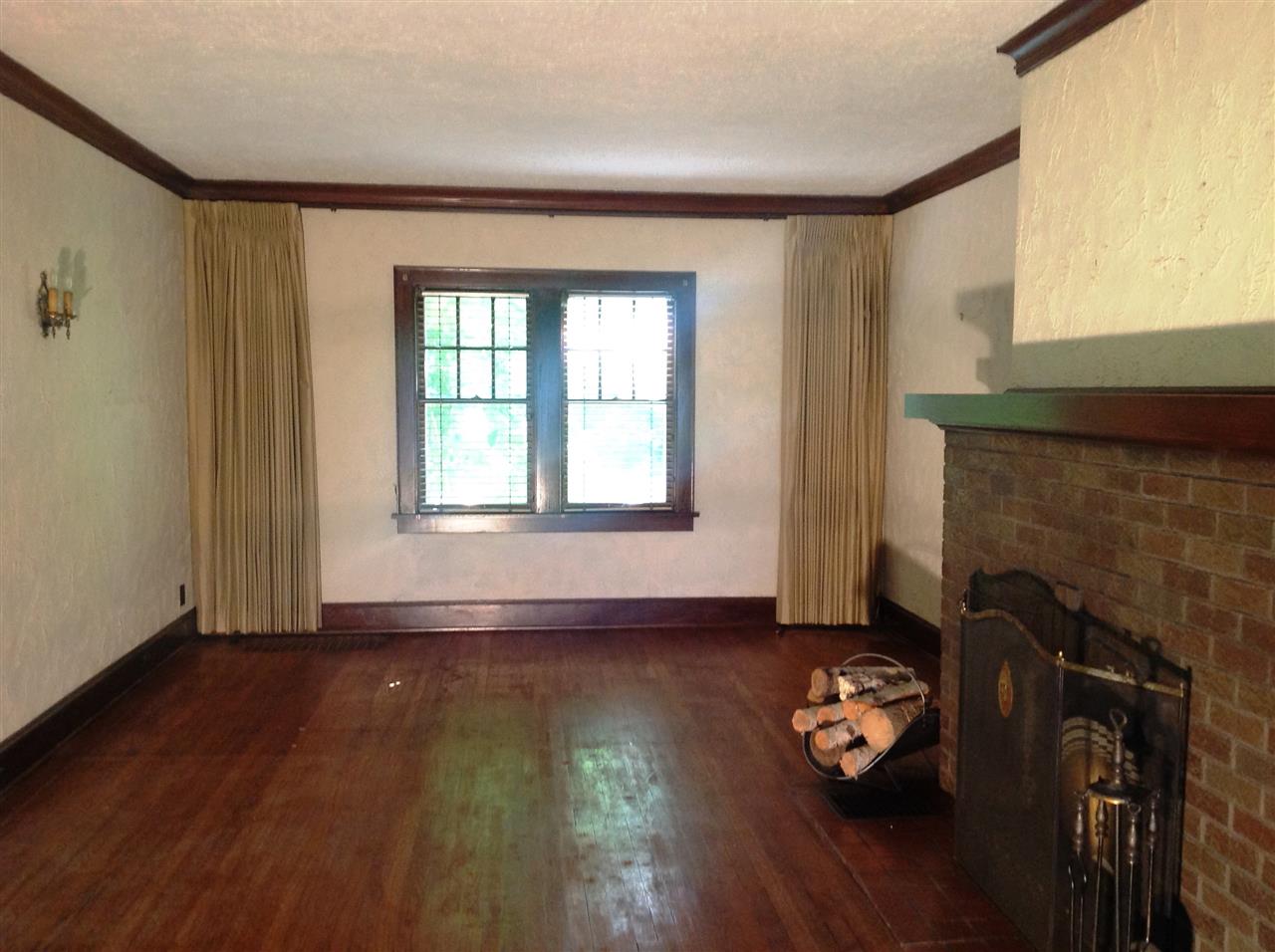4627 Spring Brook Road Rockford, IL 61114 - Photo 7 of 19 a view of a livingroom with wooden floor