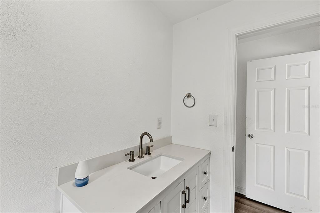 887 Leeward Road Venice, FL 34293 - Photo 29 of 38