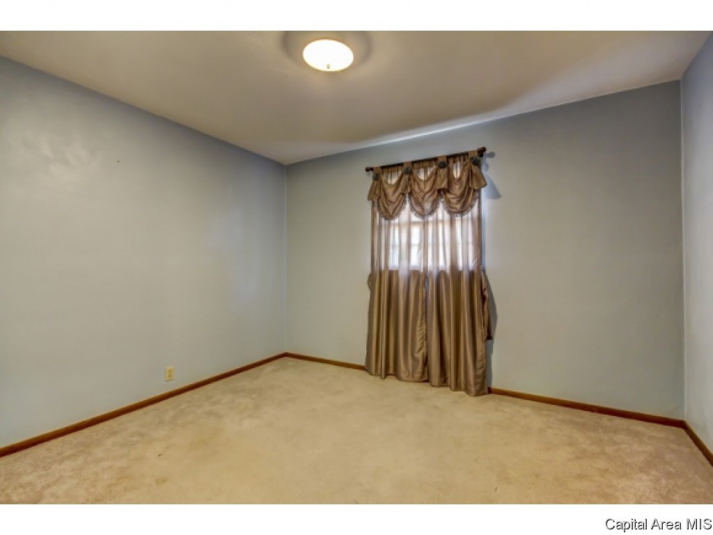 415 Springfield Road Raymond, IL 62560 - Photo 9 of 34 Gallery Image 9