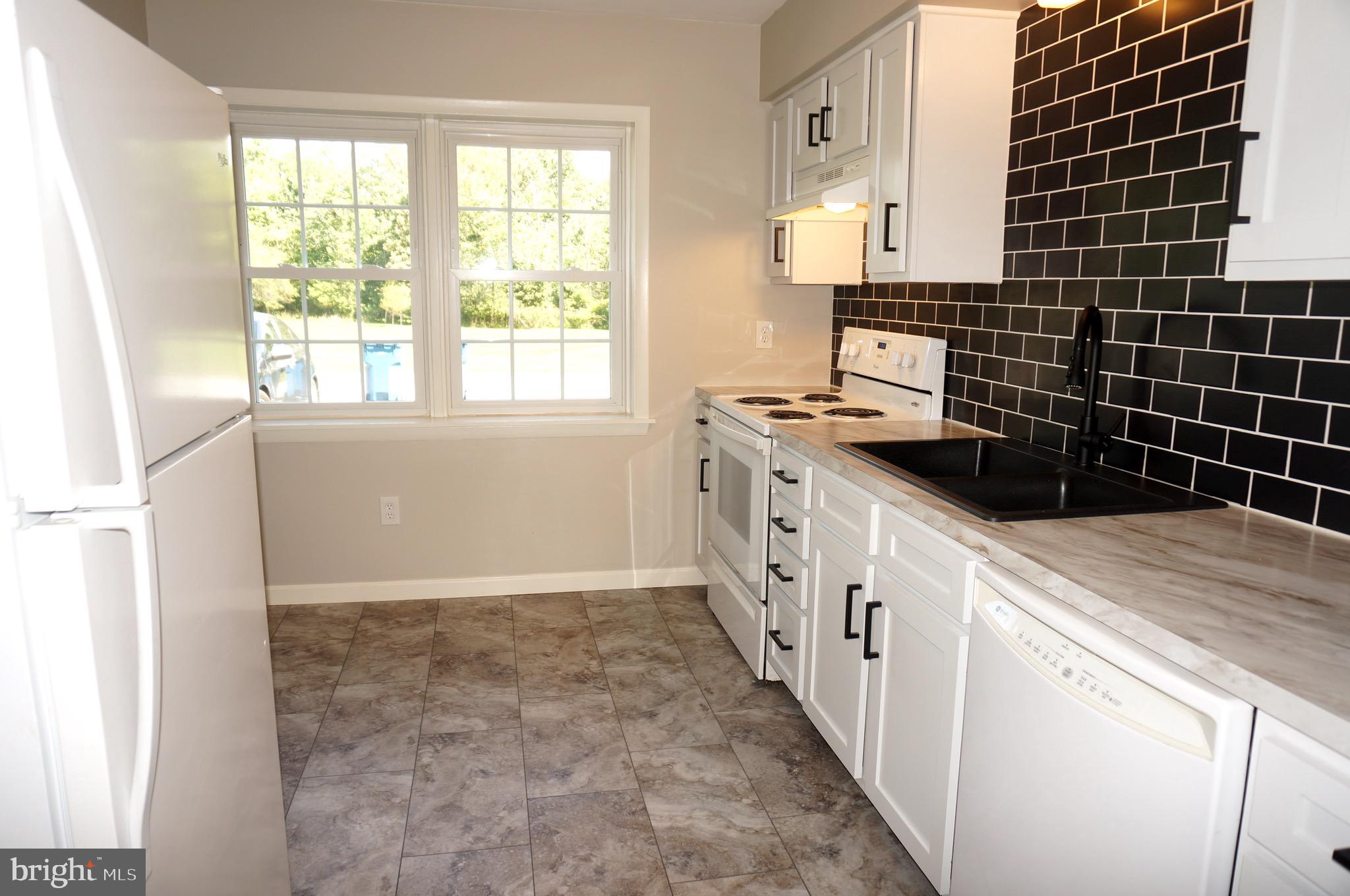 621 Range End Road, Unit 3 Dillsburg, PA 17019 - Photo 17 of 39 Bright Kitchen