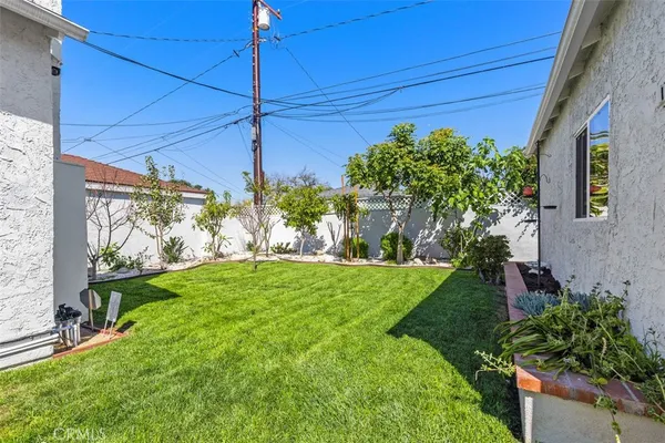 $880,000 | 1655 West 110th Street, Los Angeles, CA 90047
