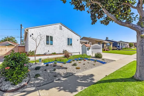 $880,000 | 1655 West 110th Street, Los Angeles, CA 90047