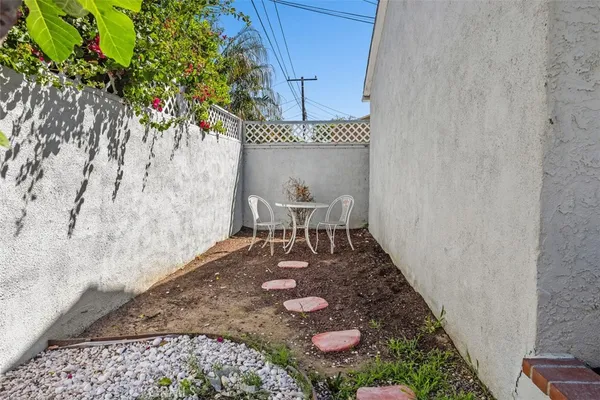 $880,000 | 1655 West 110th Street, Los Angeles, CA 90047