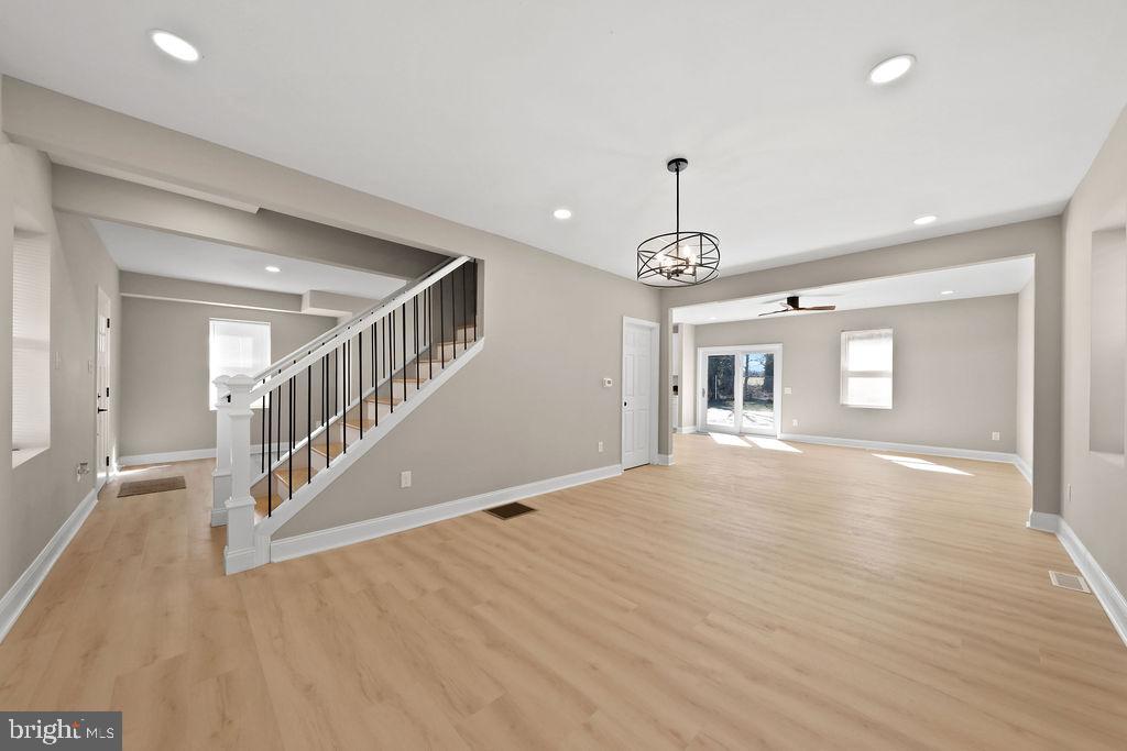925 Union Landing Road Cinnaminson, NJ 08077 - Photo 15 of 42 Spacious, light-filled living area awaits you.