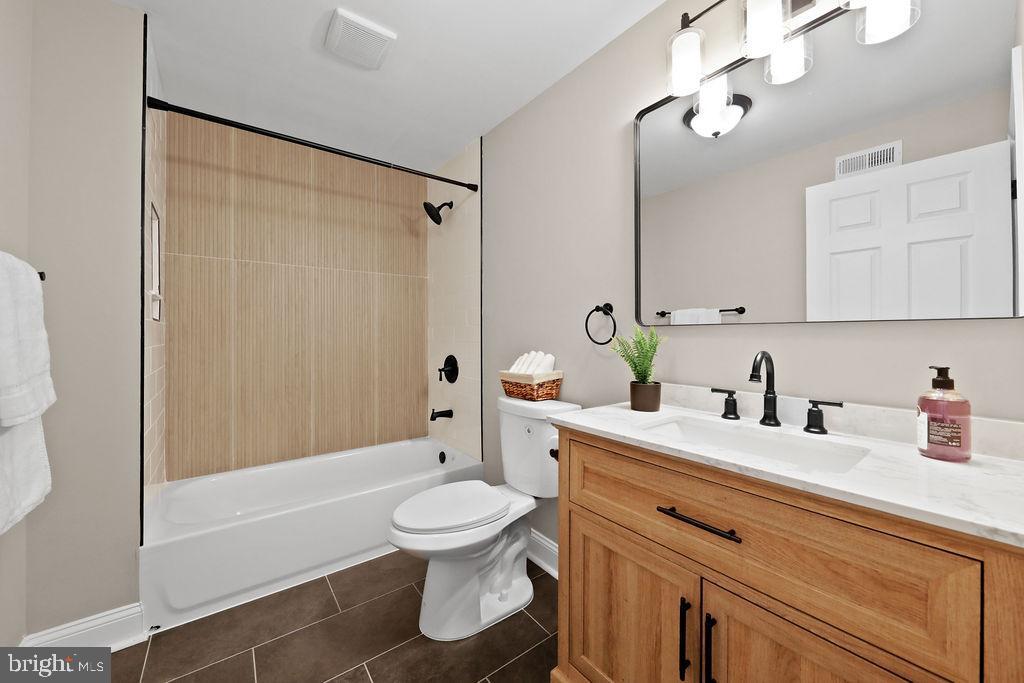 925 Union Landing Road Cinnaminson, NJ 08077 - Photo 21 of 42 Modern bathroom with elegant finishes.