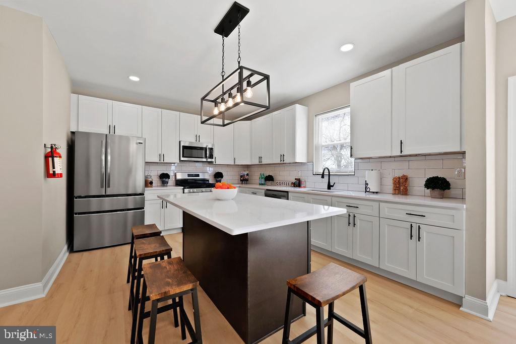 925 Union Landing Road Cinnaminson, NJ 08077 - Photo 6 of 42 Modern kitchen with sleek design elements.