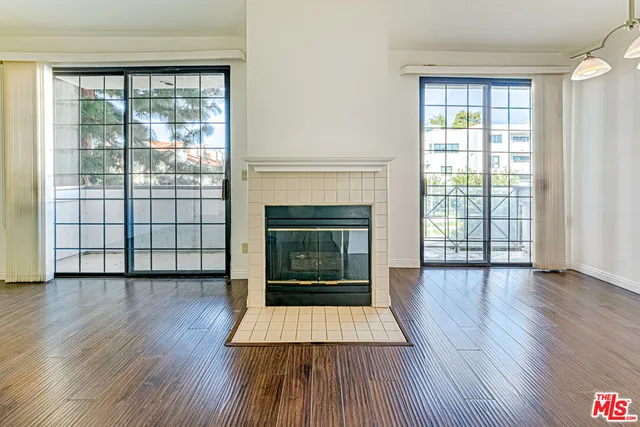 $3,800 | 860 South Lucerne Boulevard, Unit 202, Los Angeles, CA 90005