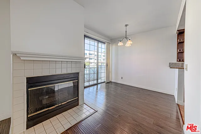 $3,800 | 860 South Lucerne Boulevard, Unit 202, Los Angeles, CA 90005