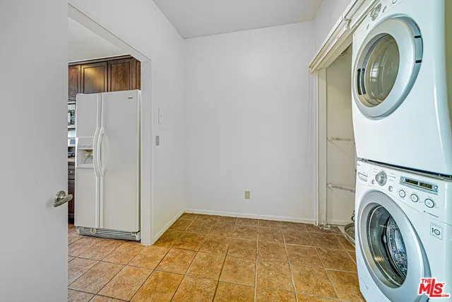 $3,800 | 860 South Lucerne Boulevard, Unit 202, Los Angeles, CA 90005