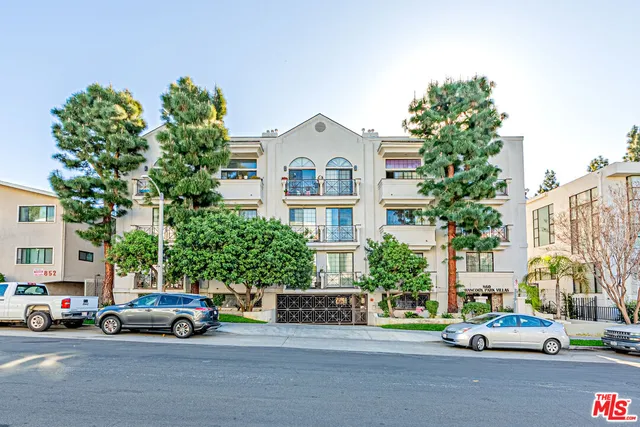 $3,800 | 860 South Lucerne Boulevard, Unit 202, Los Angeles, CA 90005