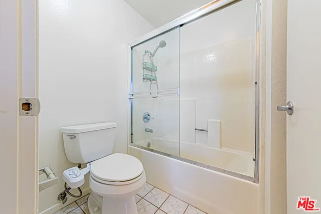 $3,800 | 860 South Lucerne Boulevard, Unit 202, Los Angeles, CA 90005