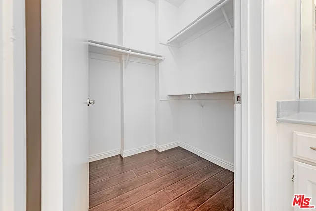 $3,800 | 860 South Lucerne Boulevard, Unit 202, Los Angeles, CA 90005