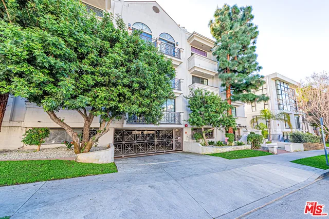 $3,800 | 860 South Lucerne Boulevard, Unit 202, Los Angeles, CA 90005