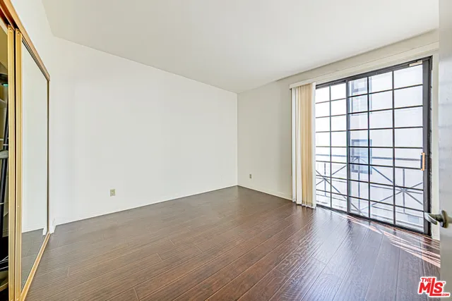 $3,800 | 860 South Lucerne Boulevard, Unit 202, Los Angeles, CA 90005