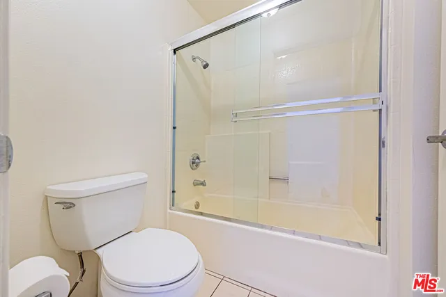 $3,800 | 860 South Lucerne Boulevard, Unit 202, Los Angeles, CA 90005