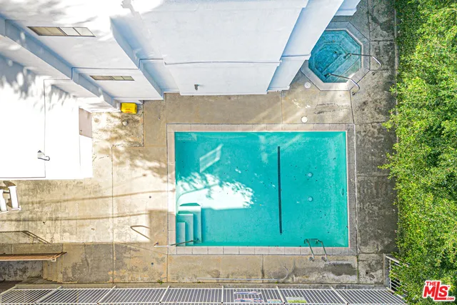 $3,800 | 860 South Lucerne Boulevard, Unit 202, Los Angeles, CA 90005