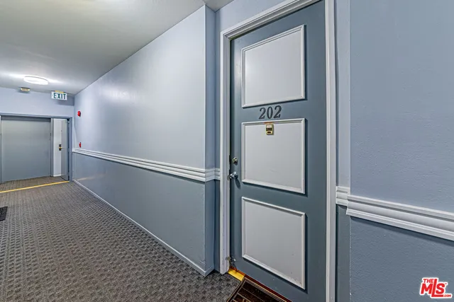 $3,800 | 860 South Lucerne Boulevard, Unit 202, Los Angeles, CA 90005