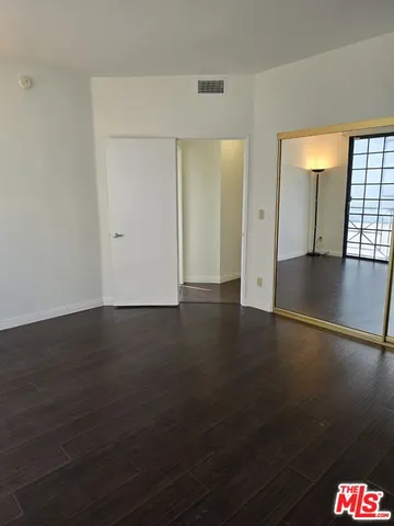$3,800 | 860 South Lucerne Boulevard, Unit 202, Los Angeles, CA 90005