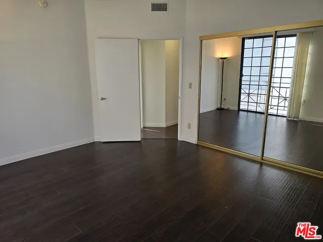 $3,800 | 860 South Lucerne Boulevard, Unit 202, Los Angeles, CA 90005