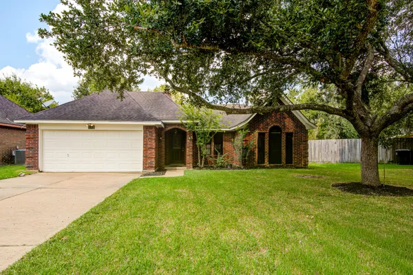 $267,000 | 1145 Westglen Drive, Alvin, TX 77511