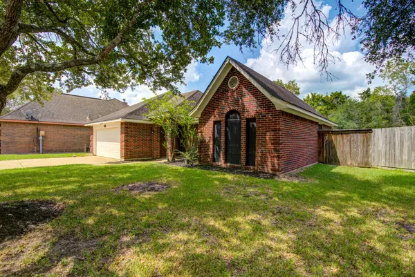 $267,000 | 1145 Westglen Drive, Alvin, TX 77511
