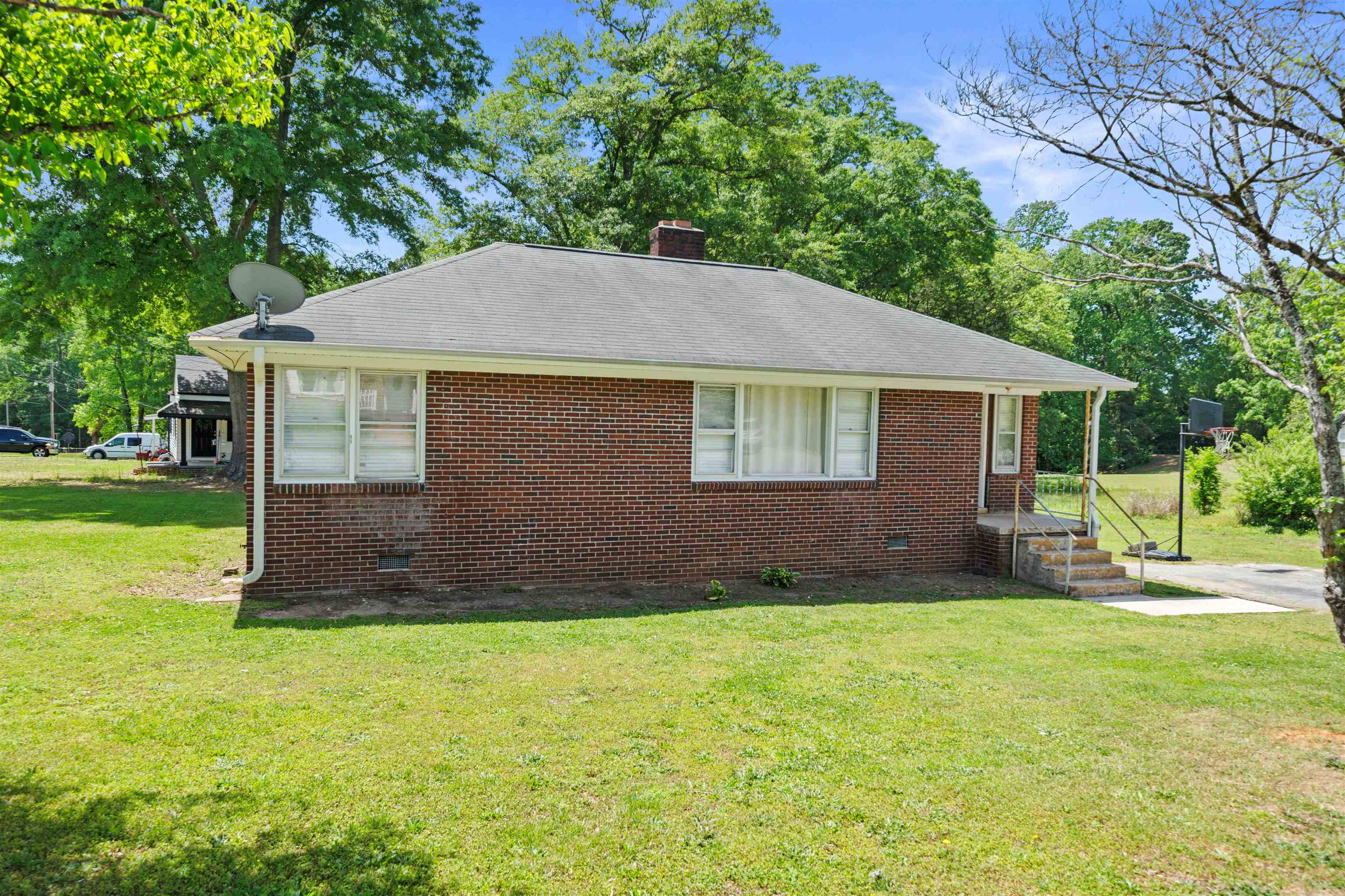 201 Davis Street Union, SC 29379 - Photo 2 of 36