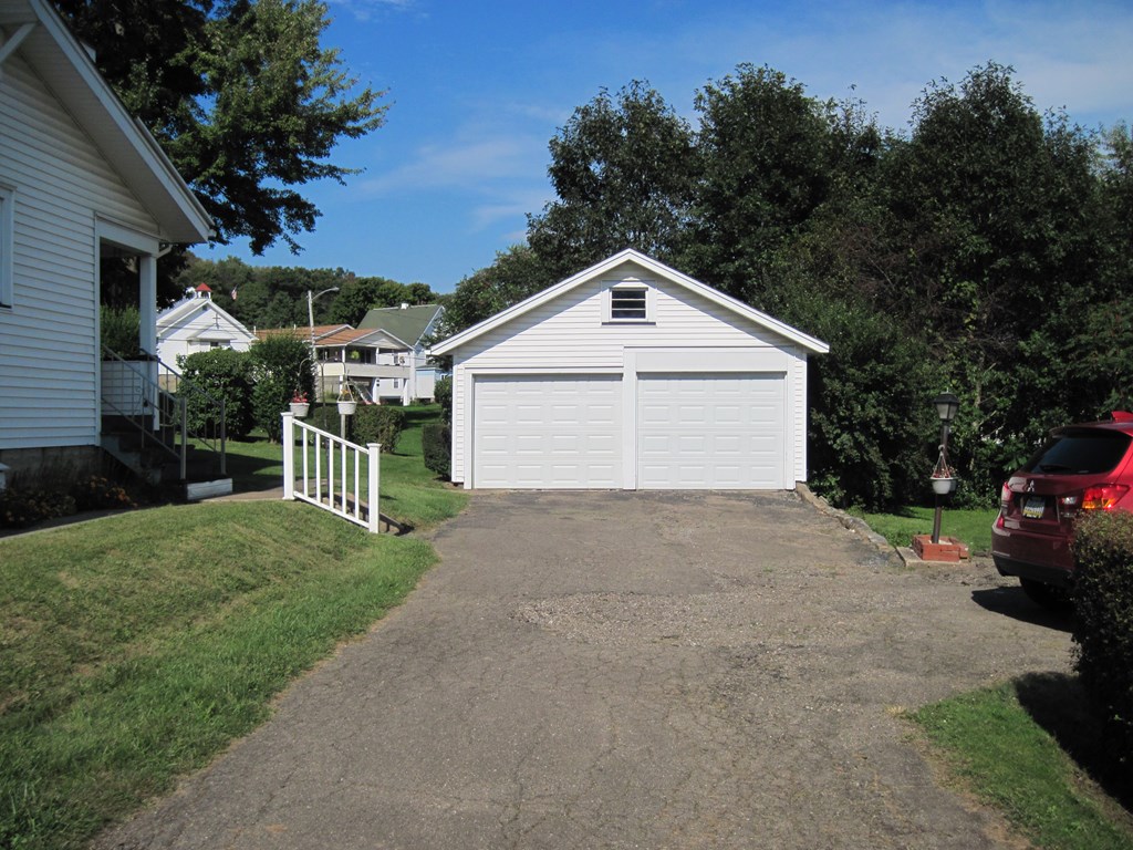 1561 Mercer Road Franklin, PA 16323 - Photo 3 of 13 Gallery Image 3