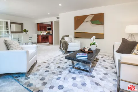 $479,000 | 6700 Hillpark Drive, Unit 204, Los Angeles, CA 90068