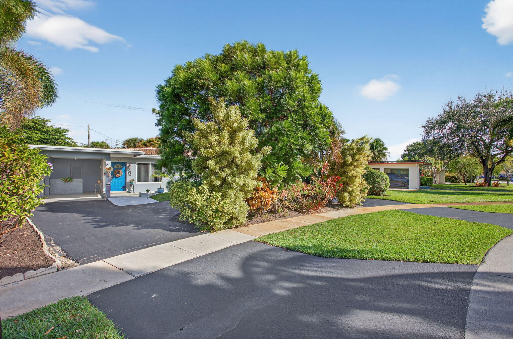 425 Southwest 10th Street Pompano Beach, FL 33060 - Photo 2 of 47 a view of a house with a garden