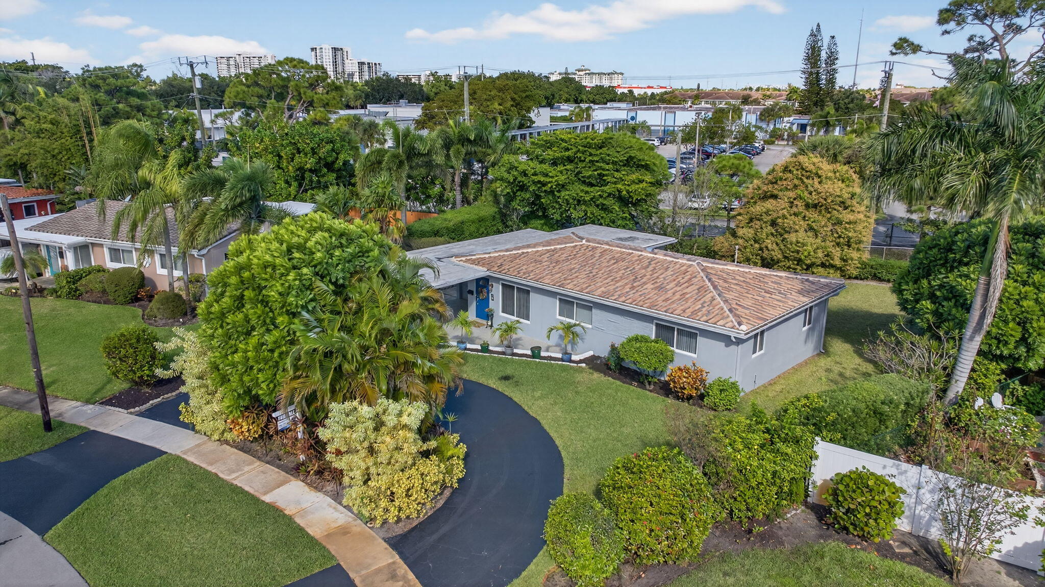 425 Southwest 10th Street Pompano Beach, FL 33060 - Photo 36 of 47 an aerial view of a house