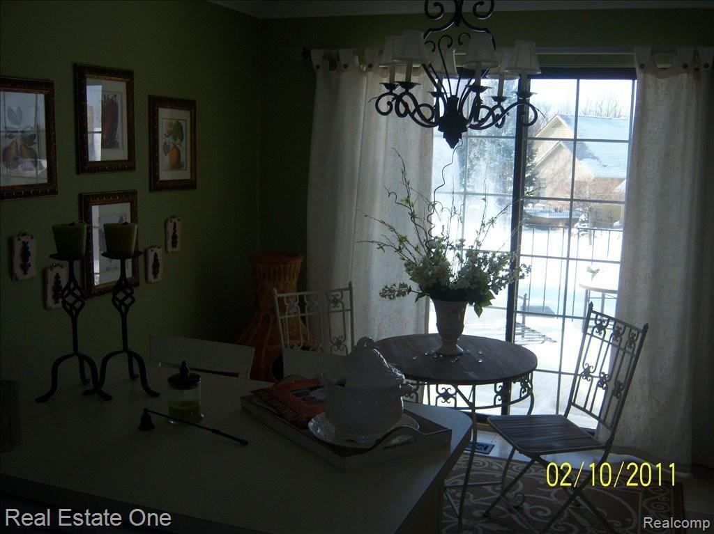 6455 Noble Road, Unit 15 West Bloomfield, MI 48322 - Photo 12 of 23 Eating nook in Kitchen