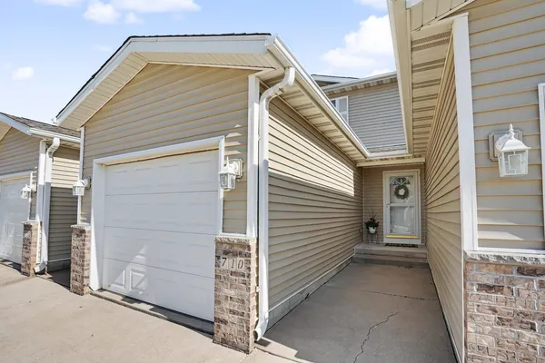 $185,000 | 710 Prairie Meadow Drive, Blue Grass, IA 52726