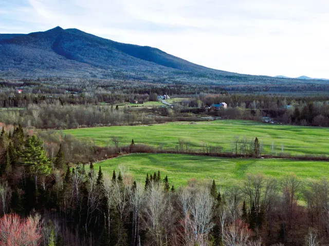 $1,495,000 | 69 Casey Lane, Jefferson, NH 03583