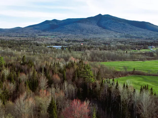 $1,495,000 | 69 Casey Lane, Jefferson, NH 03583
