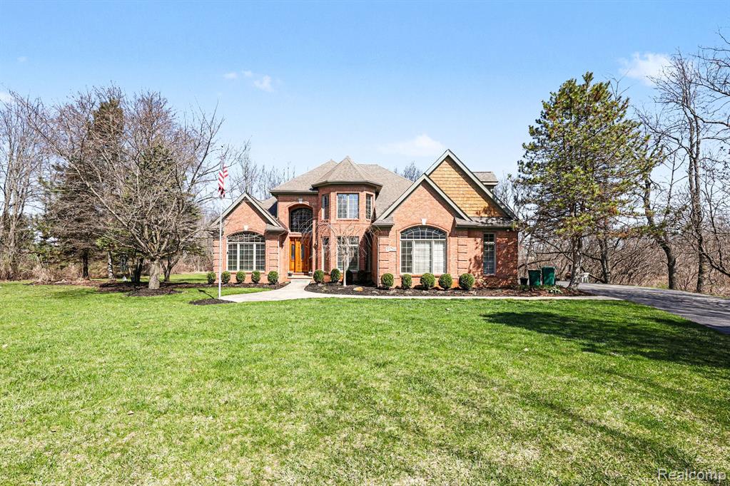 55256 Lee Road New Hudson, MI 48165 - Photo 2 of 28