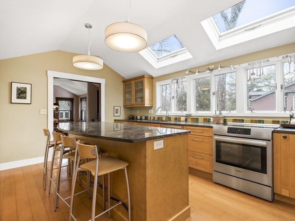 10 West Riding Street Wellesley, MA 02482 - Photo 3 of 21