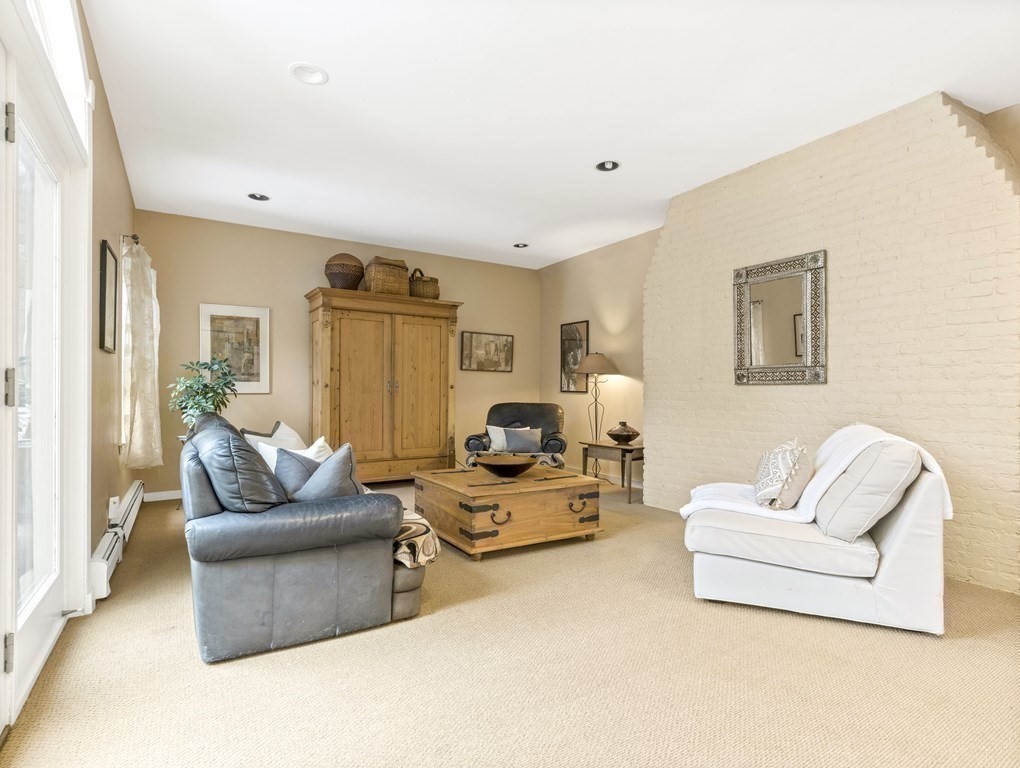 10 West Riding Street Wellesley, MA 02482 - Photo 5 of 21