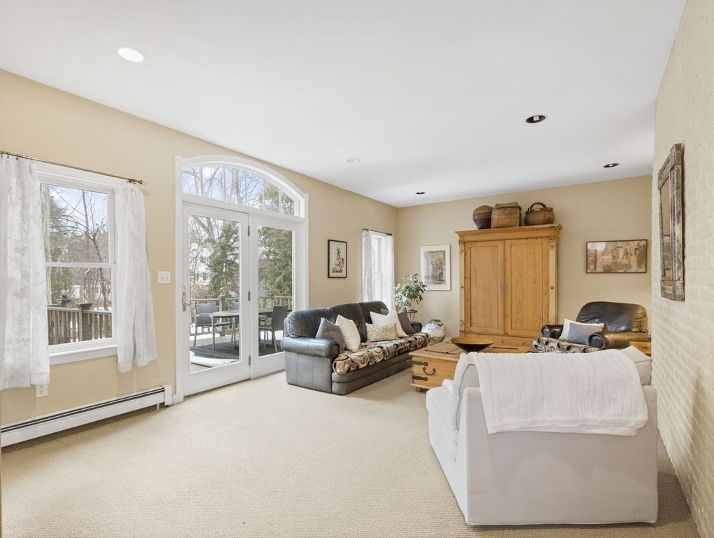 10 West Riding Street Wellesley, MA 02482 - Photo 6 of 21