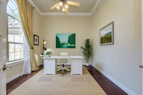 $1,095,000 | 2401 Hunters Green Court, Austin, TX 78732