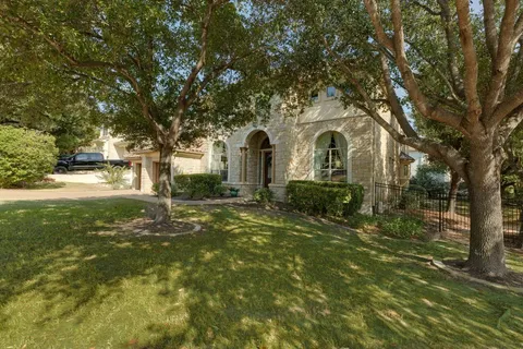 $1,095,000 | 2401 Hunters Green Court, Austin, TX 78732