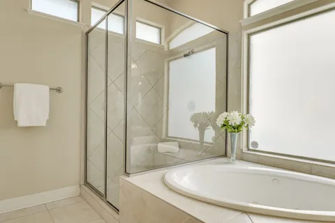 $1,095,000 | 2401 Hunters Green Court, Austin, TX 78732