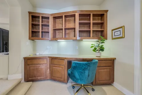 $1,095,000 | 2401 Hunters Green Court, Austin, TX 78732