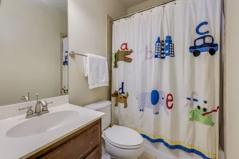 $1,095,000 | 2401 Hunters Green Court, Austin, TX 78732