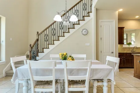 $1,095,000 | 2401 Hunters Green Court, Austin, TX 78732