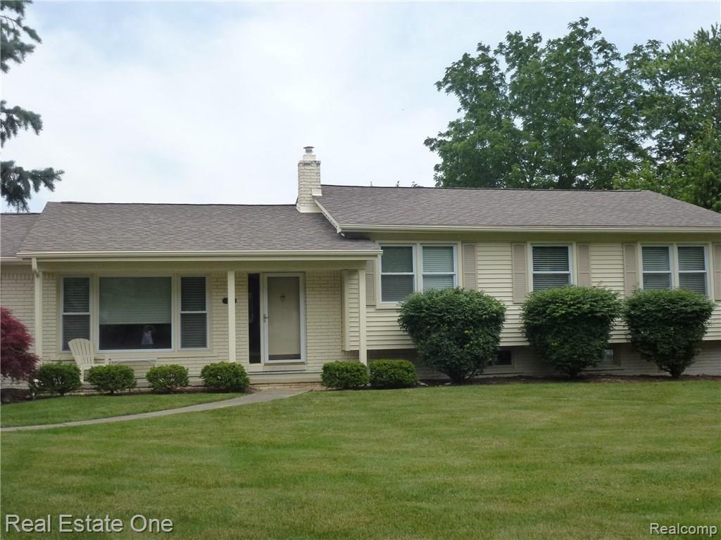 1544 Biggers Drive Rochester, MI 48309 - Photo 1 of 42 P1050868.JPG