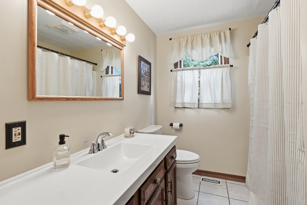 3 Barrows Road Worcester, MA 01609 - Photo 17 of 40